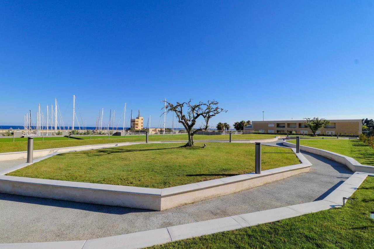 H11 Luxury 9A - Porto - Piscina - Jacuzzi Apartment Santo Stefano al Mare Bagian luar foto