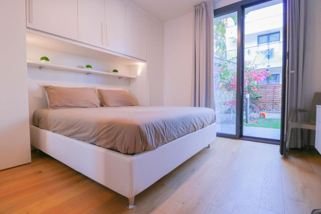 H11 Luxury 9A - Porto - Piscina - Jacuzzi Apartment Santo Stefano al Mare Bagian luar foto