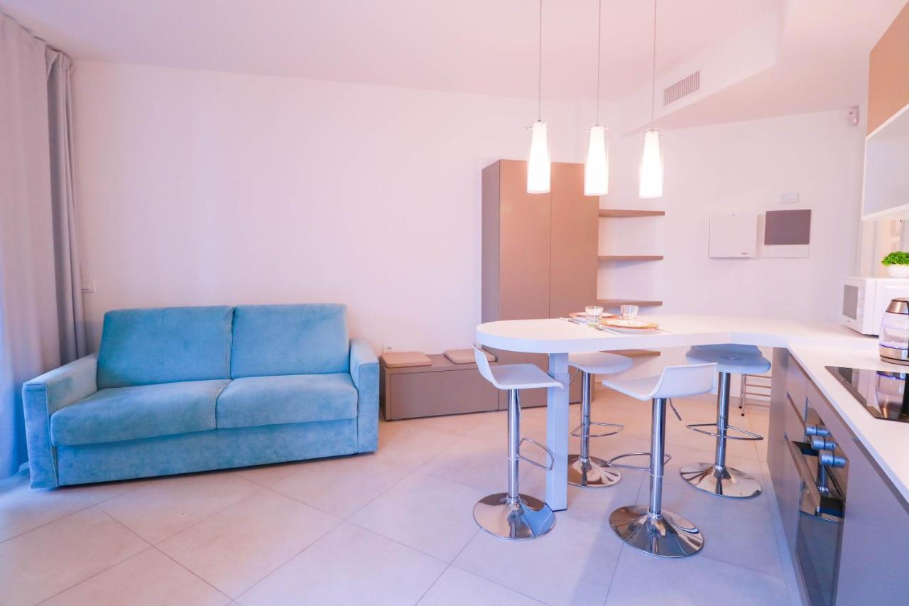 H11 Luxury 9A - Porto - Piscina - Jacuzzi Apartment Santo Stefano al Mare Bagian luar foto