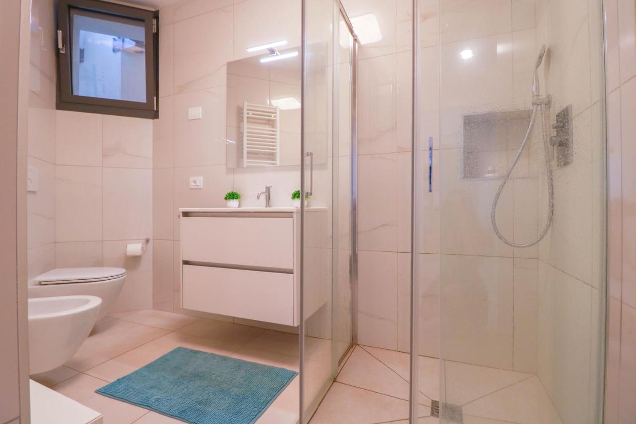 H11 Luxury 9A - Porto - Piscina - Jacuzzi Apartment Santo Stefano al Mare Bagian luar foto