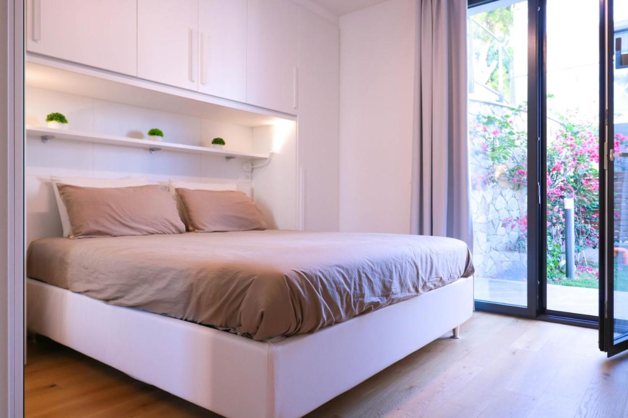 H11 Luxury 9A - Porto - Piscina - Jacuzzi Apartment Santo Stefano al Mare Bagian luar foto