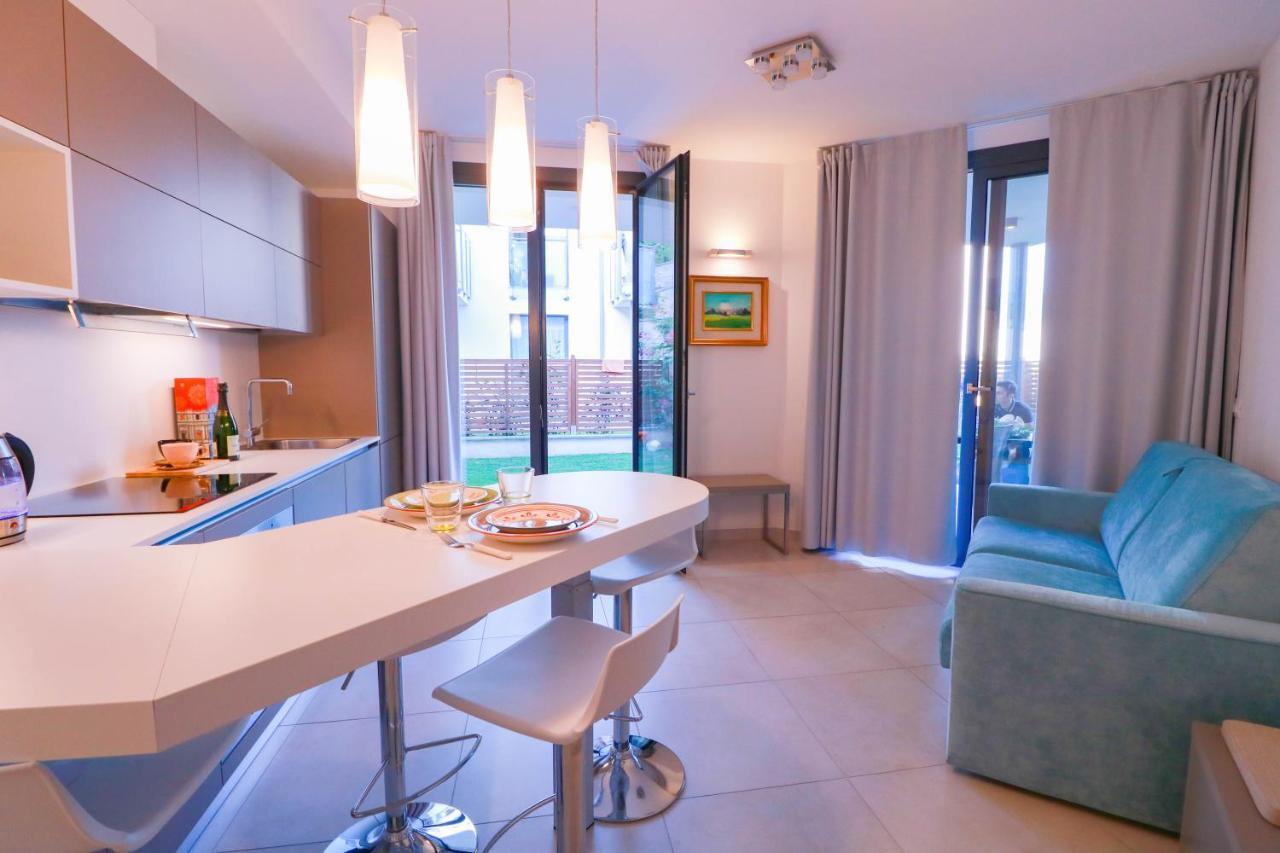 H11 Luxury 9A - Porto - Piscina - Jacuzzi Apartment Santo Stefano al Mare Bagian luar foto