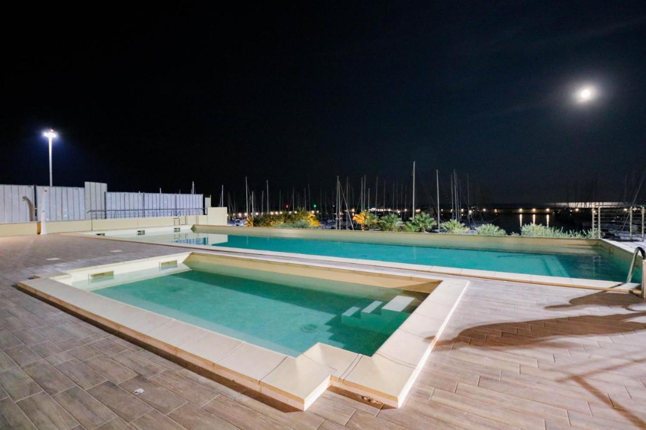 H11 Luxury 9A - Porto - Piscina - Jacuzzi Apartment Santo Stefano al Mare Bagian luar foto